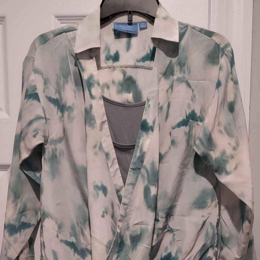 XS Simlply Vera Wang stylish top